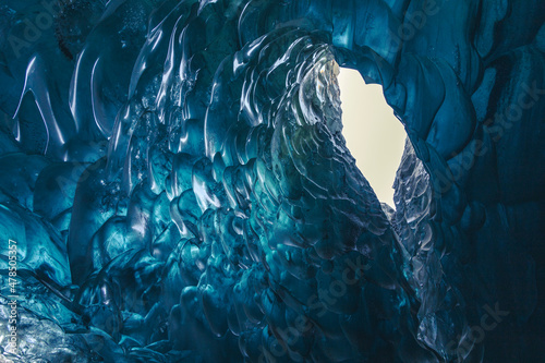 Tableau sur toile Ice Caves in Glacier at Jokulsarlon, Iceland