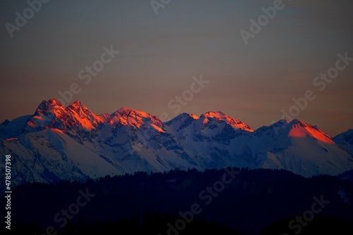 Abendstimmung in den Allgäuer Alpen mit Blick zur Trettach, Mädelegabel, Hochfrottspitze und Hohes Licht. 