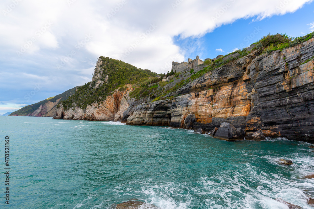 Fototapeta premium View on Byron Grotto in the Bay of Poets, ruiuns of Doriow Castle, Portovenere, Italian Riviera, Italy
