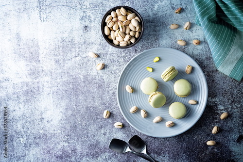 Green pistachios macarons with filling