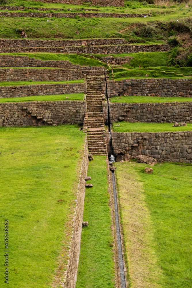 Tipon Peru, construction of canals and Inca roads