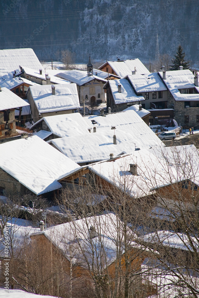 Village de Savoie sous la neige