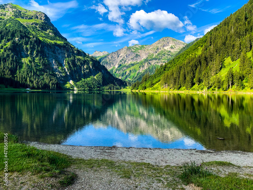 Bergsee Panorama mit Wasserspiegelung - Vilsalpsee   sterreich