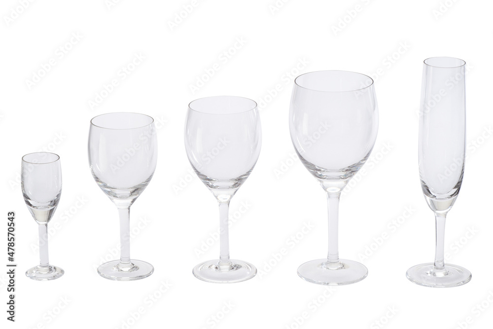 copos de vidro em fundo branco
