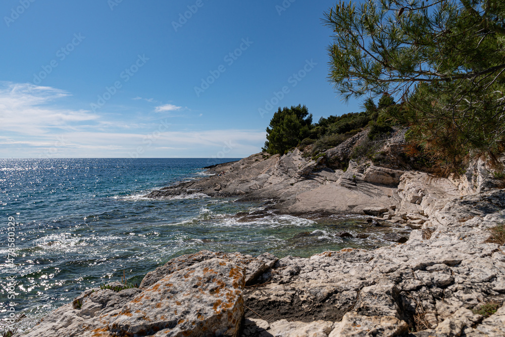 Küstenstrand in Istrien, Kroatien Küstenstrand in Istrien, Kroatien