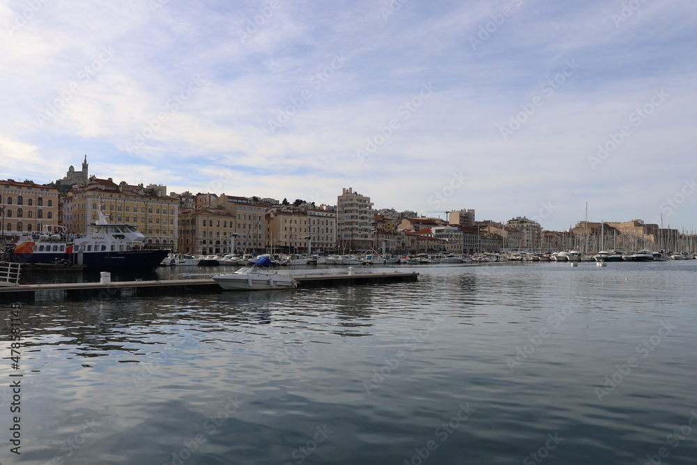 Le vieux port de Marseille et ses bâteaux de plaisance, ville de Marseille, département des Bouches du Rhône, France