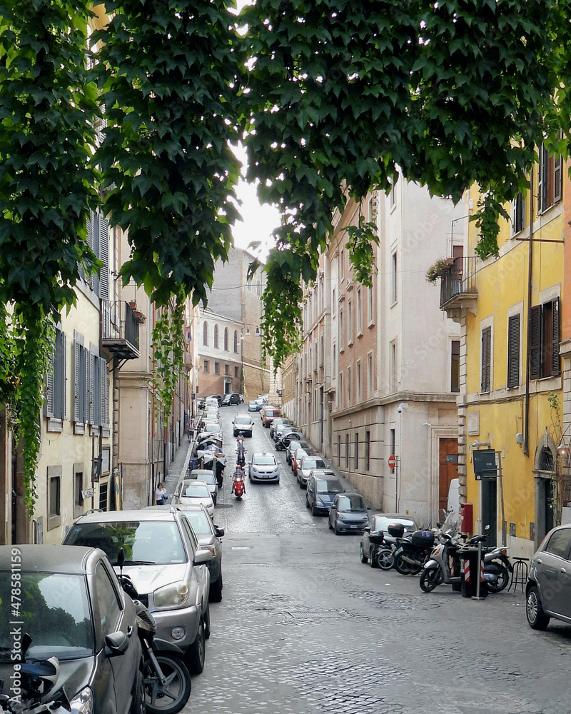 Obraz premium One of many one-way streets in Rome