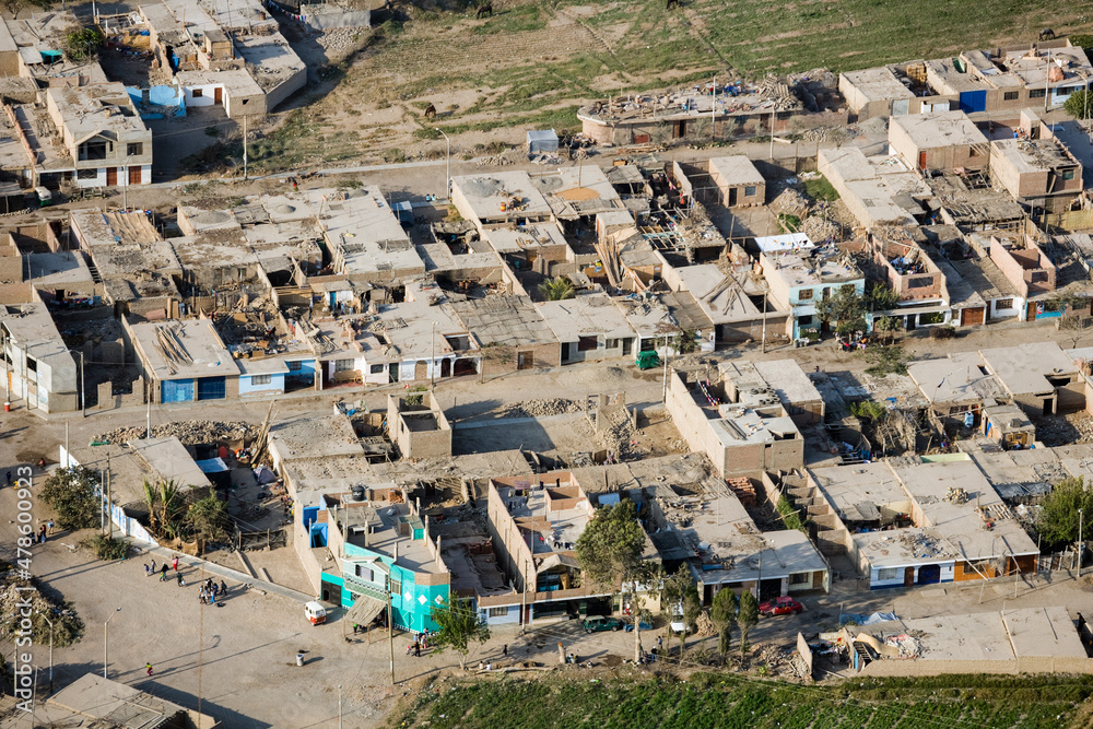 Obraz premium Village of Pisco San Clemente Devastated by Earthquake Aug 15 2007 Peru