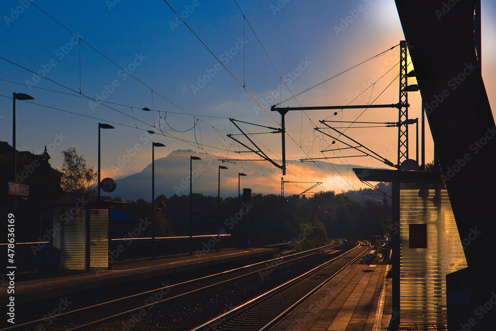Sonnenaufgang Bahnhof, Bahnstein, Jena Paradies, Paradiesbahnhof, Jena Thüringen, fantastic light at morning, Jena in Germany
