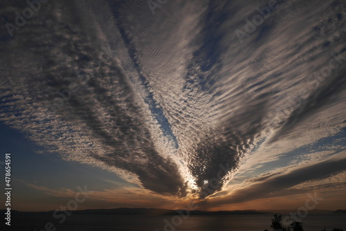 流れ雲の夕焼け