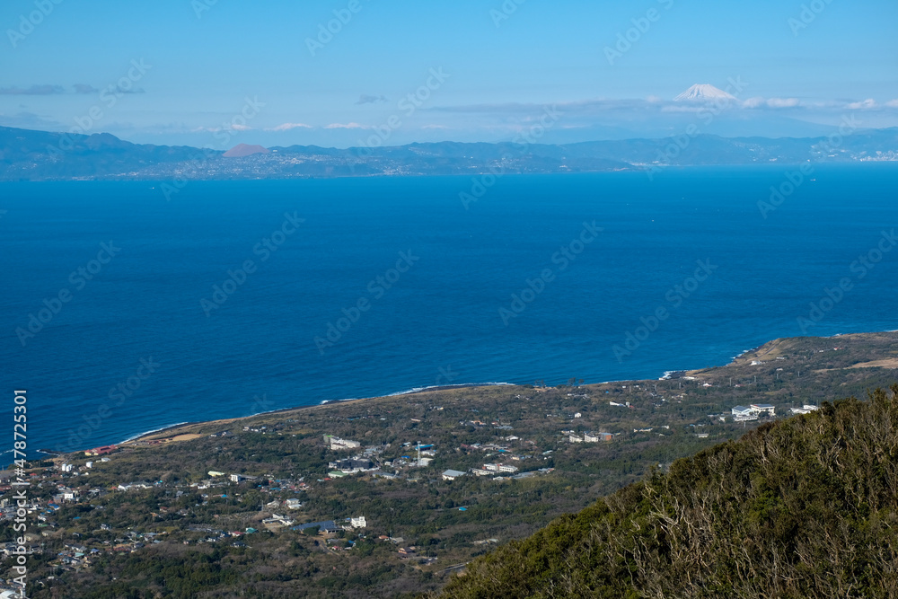 伊豆大島から見た冬の伊豆半島