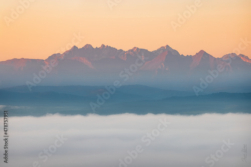 sunrise over the mountains © zbigniew