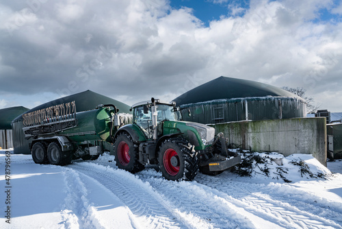 Einsatz bei einer Biogasanlage - Bestückung und Abtransport von organischen Stoffen im Winter