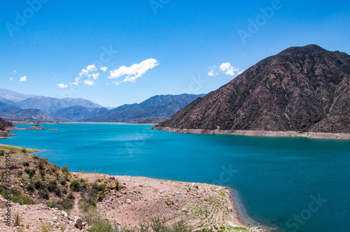 Fototapeta Naklejka Na Ścianę i Meble -  Potrerillos, Lago en la provincia de Mendoza