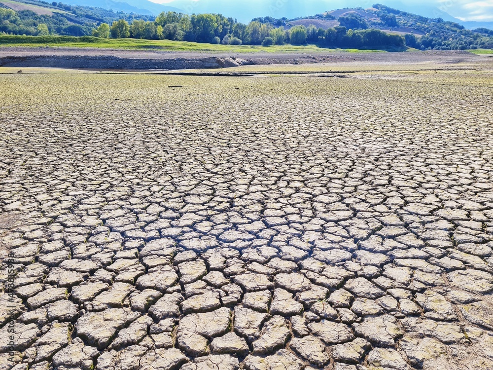 Penne lake dried up due to the summer drought
