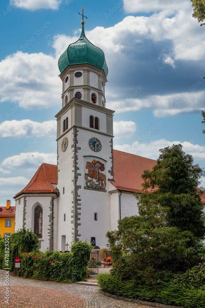Kirche St. Georg in Wasserburg am Bodensee im Sommer