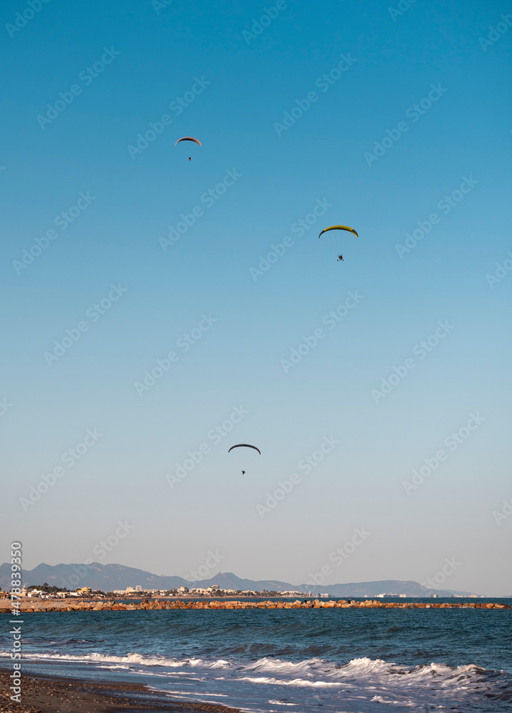 Ultraligeros sobrevolando la playa de Almenara Ultraligeros sobrevolando la playa de Almenara