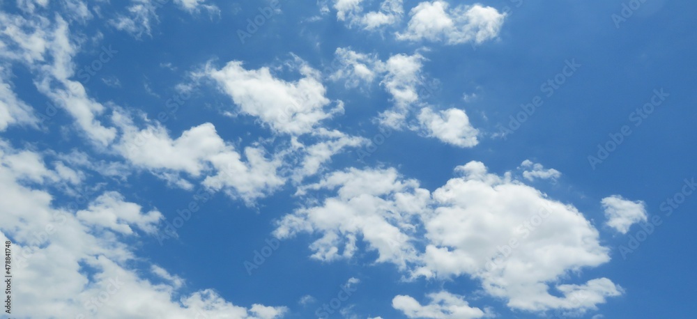 Obraz premium Beautiful cloudscape in blue sky, panoramic sky view