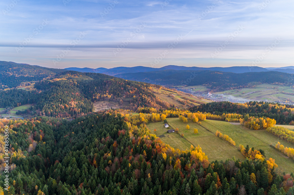Kolory jesieni, panorama z drona