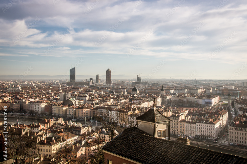 panorama de la ville de Lyon depuis les hauteurs de la colline de Fourvière