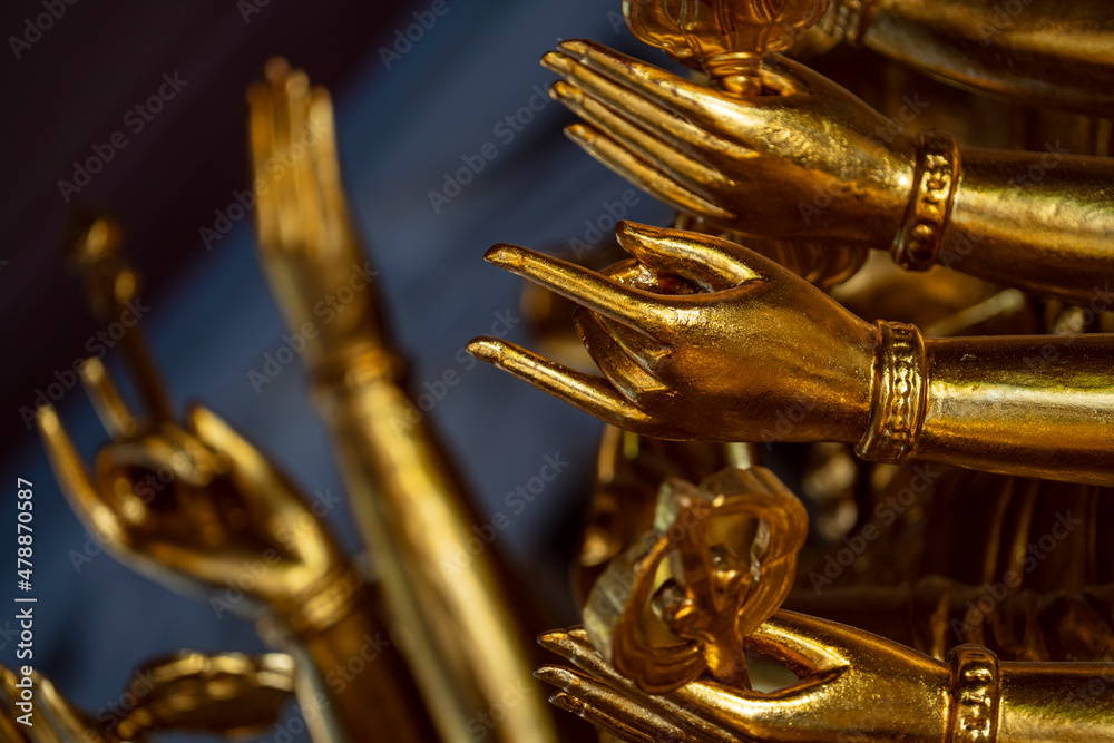 Naklejka premium Gold hands of image buddha in buddhist temple