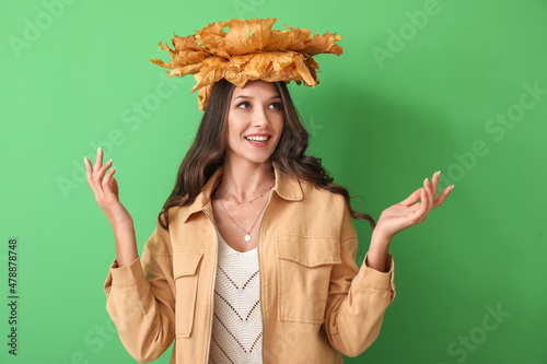 Young woman with wreath mad...