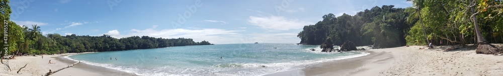 Obraz premium Foto paronamica de playa en parque nacional manuel antonio