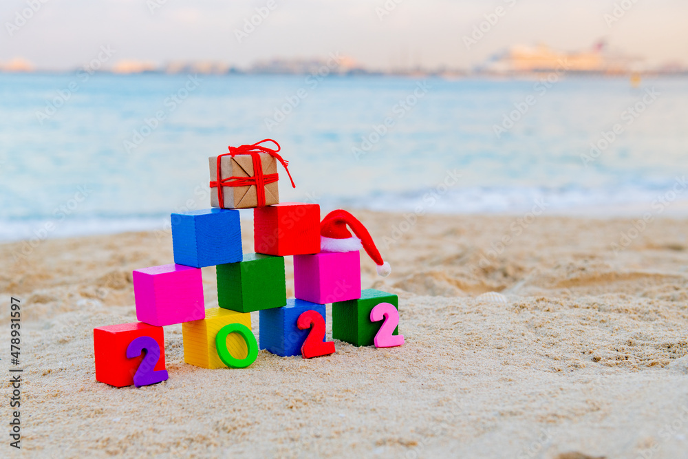 Naklejka premium pyramid of colored cubes and numbers 2022