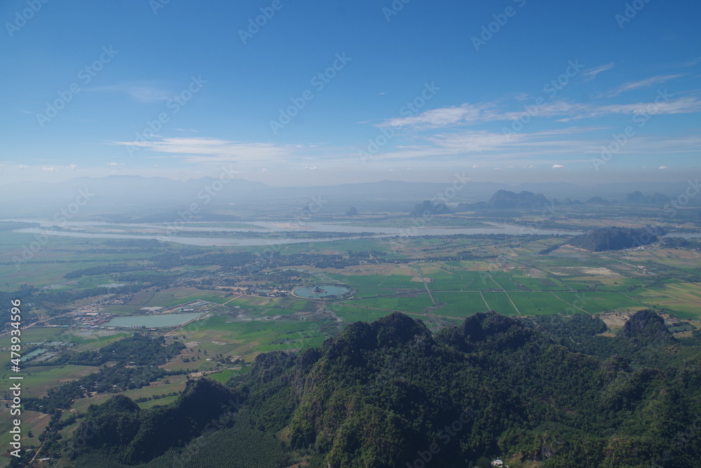 ミャンマー　ズウェカビン山から見たパアンの景色