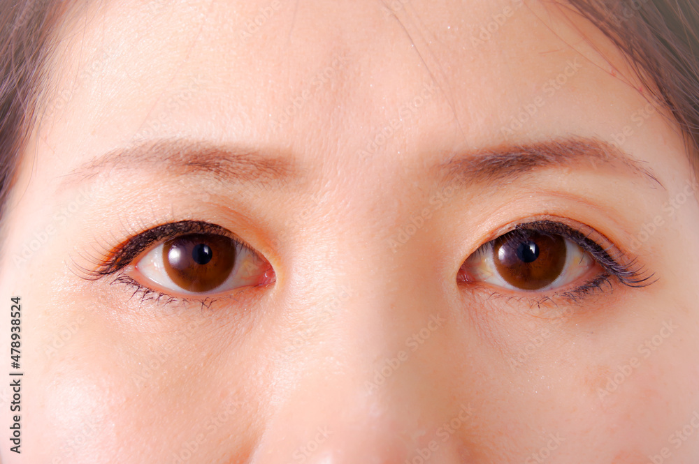 Fototapeta premium 女性の目元のクローズアップ