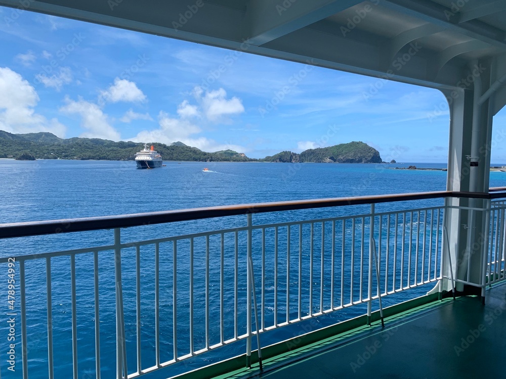 Obraz premium 小笠原諸島 おがさわら丸 父島 二見港 世界自然遺産 小笠原国立公園 小笠原 東京