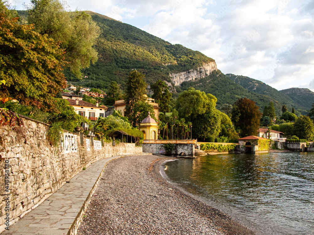 The esplanade along the shore of Lake Como