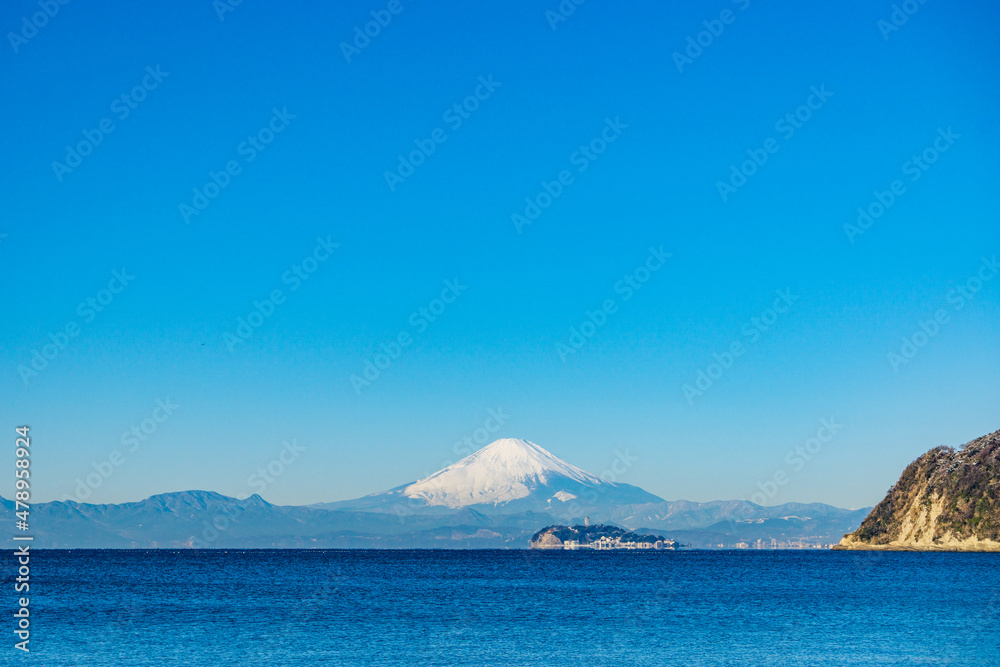 神奈川県逗子海岸からの富士山と江ノ島 神奈川県逗子海岸からの富士山と江ノ島