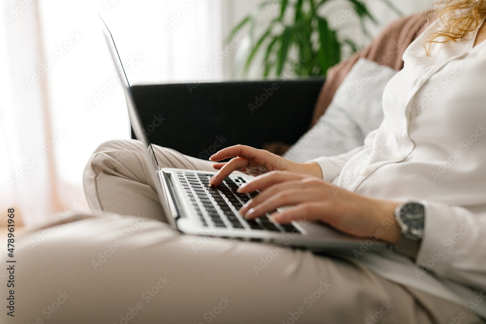 © STUDIO TAURUS/Stocksy - Anonymous woman typing on the computer indoors