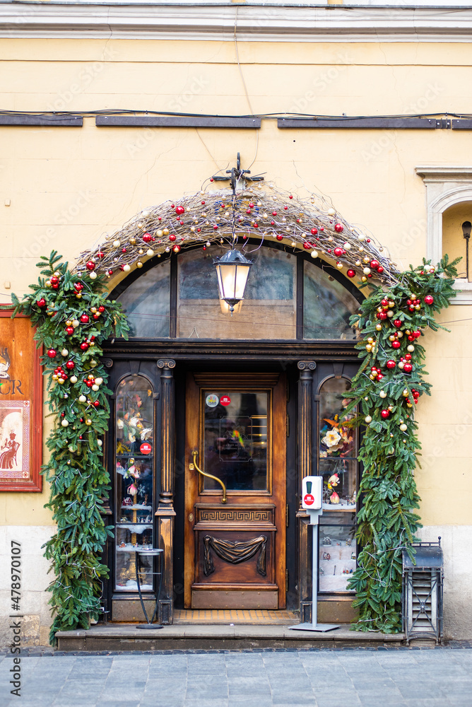Fototapeta premium Christmas decorations old city