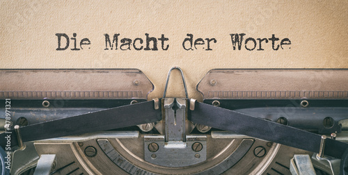 Alte Schreibmaschine - Die Macht der Worte