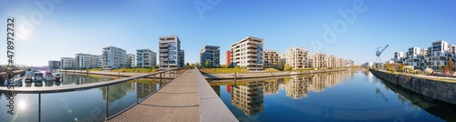 Modern new build properties by the water in Offenbach am Main harbor, Hesse: Development of a new residential area in a city with condominiums and apartments © Igor