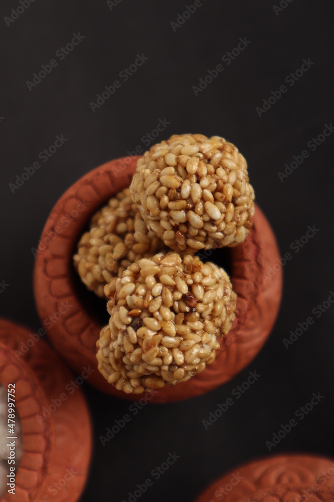 Firki and tilgul for makar sankranti. Makar sankranti is Indian kite Festival. It is also known as uttarayan. Firki is also called spin or Patang dori.
