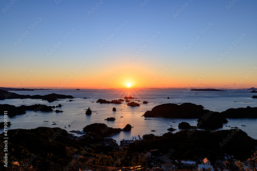 Fototapeta premium 石岳展望台から見た九十九島の夕日 長崎県佐世保市 Sunset on Kujukushima seen from Ishidake Observatory. Nagaki-ken Sasebo city