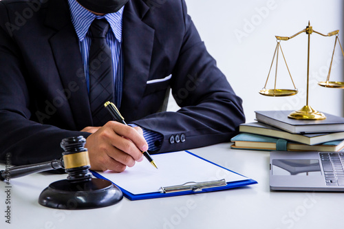 Men's Business Consulting and Male Lawyers or consulting judges, having team meetings with clients, good service cooperation, legal concepts and legal services.