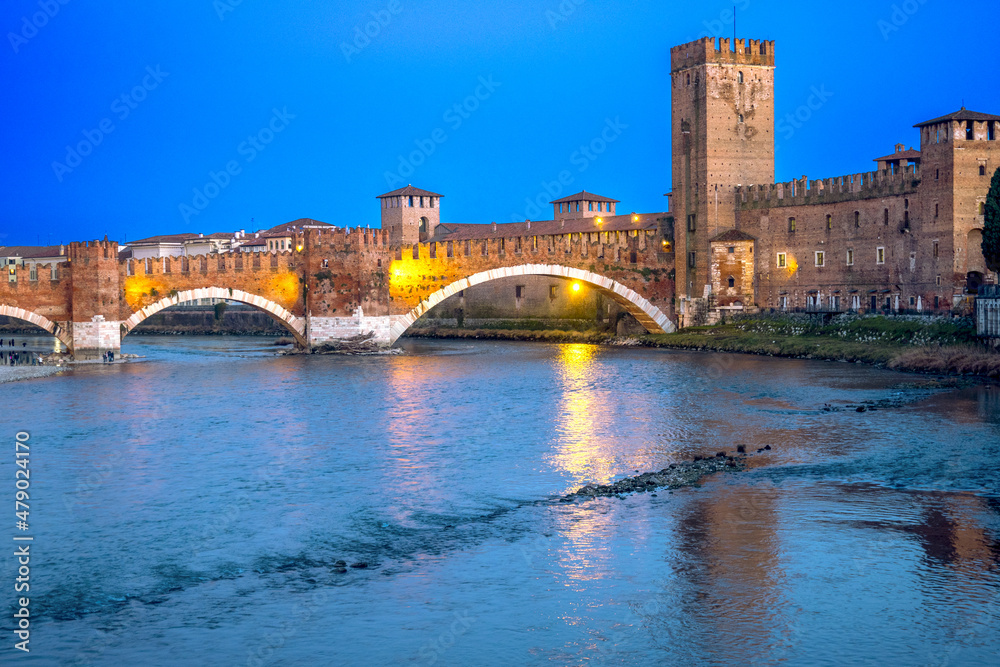 Adige a Verona con Castel Vecchio