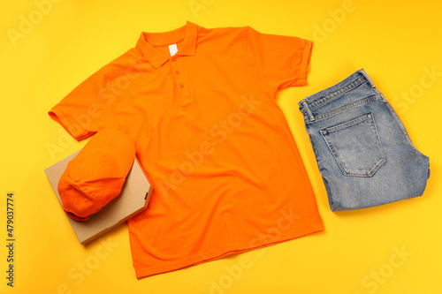 Blank uniform of Delivery man with pizza box on yellow background
