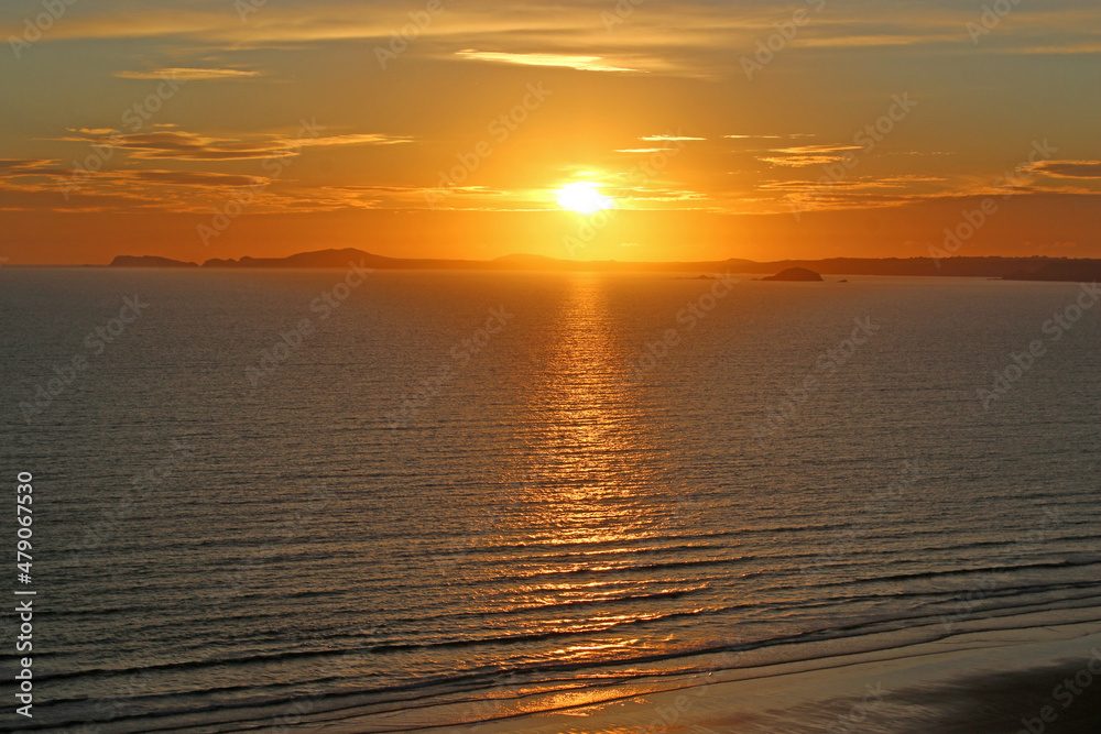 Naklejka premium Sunset over Newgale Beach, Wales
