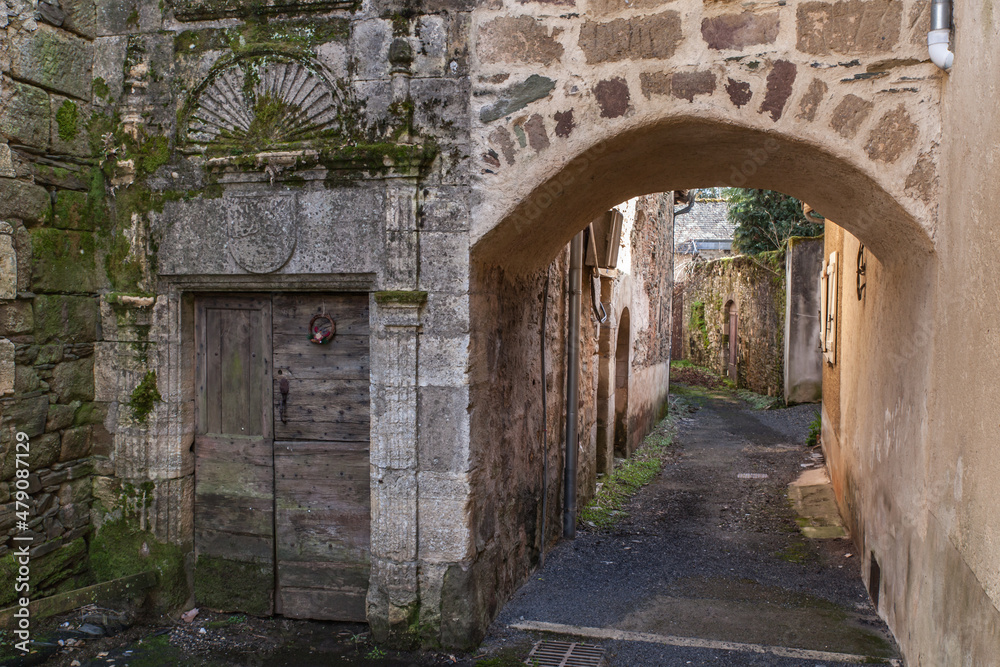 Juillac (Corrèze, France) - Porte pittoresque de la maison Sahuguet