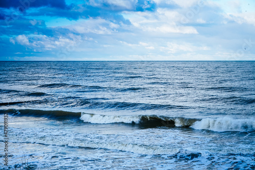 Horizon over sea, cloudy sky © PX Media