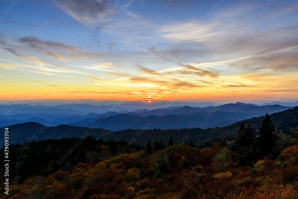 Obraz premium Blue Ridge Parkway Golden Blue Wide Angle Sunset