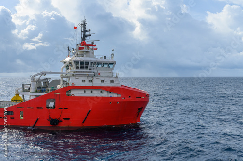 Sea tow in the high sea