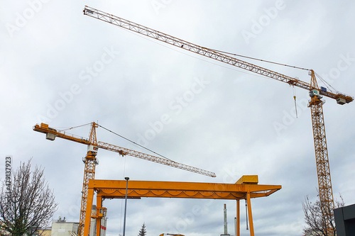 Construction cranes , building industry machinery