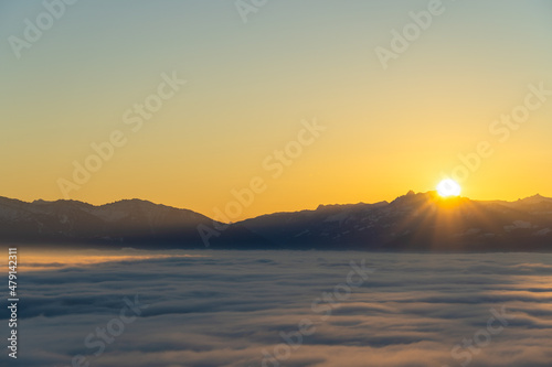 Sonnenaufgang über dem Nebelmeer © hubu82