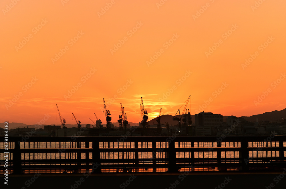 神戸大橋から見る神戸港の夕焼け